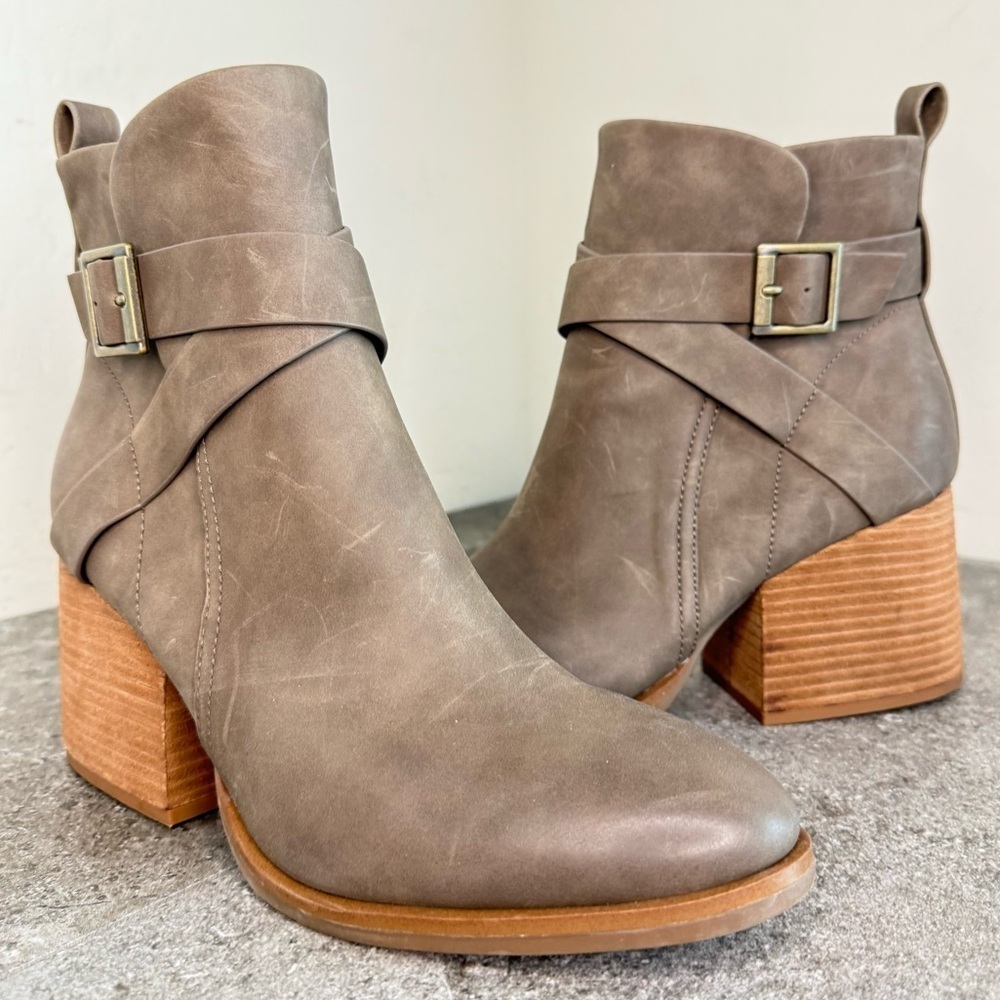 NEW Korks Shyla Taupe Suede Leather Bootie Size 10